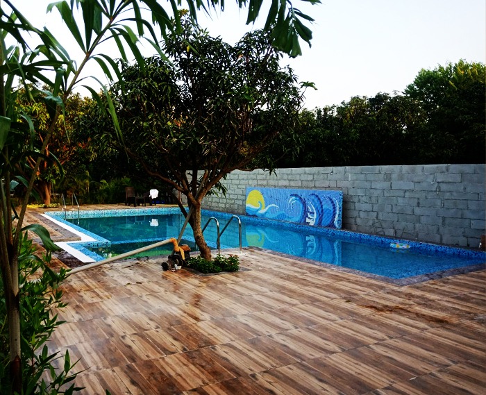 swimming pool